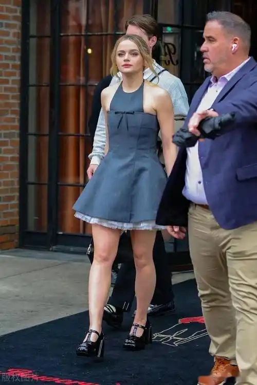 乔伊金现身越看越美了