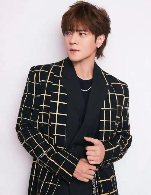 罗志祥是掐指点变帅?穿搭上越看越有颜值,太赞了