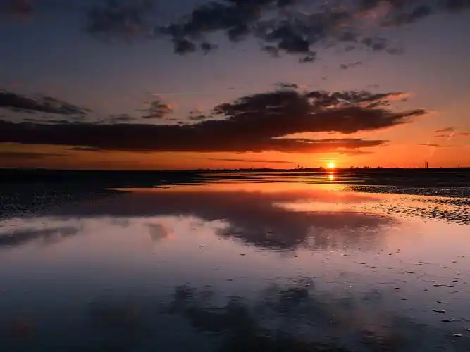 日落,水中的倒影,红色的天空,云 壁纸 | 1600x1200 壁纸下载 | hk.bes