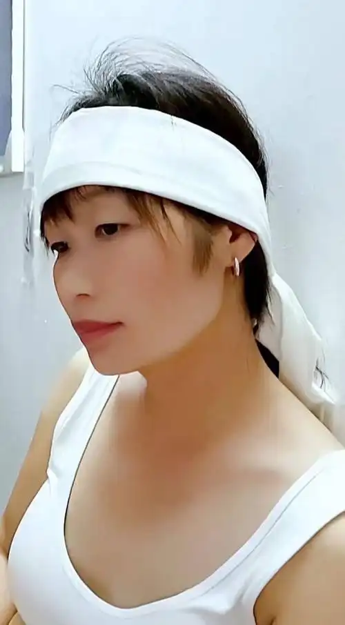 丧葬文化:穿孝服的女人