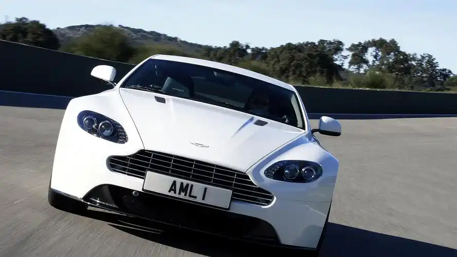 阿斯顿·马丁v8白色轿车前视图 桌布 | 1920x1080 全高清 桌布下载 |