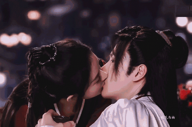 周翡主动吻谢允##王一博心中有翡名场面