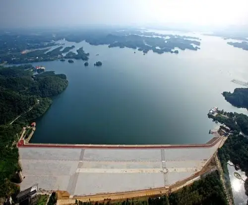 全国唯一一个拥有飞机场,高铁站,火车站的小镇,牛!