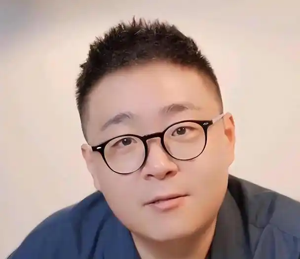 郝劭文近日携妻女参加了一档真人秀节目,他们在节目中的表现引发了