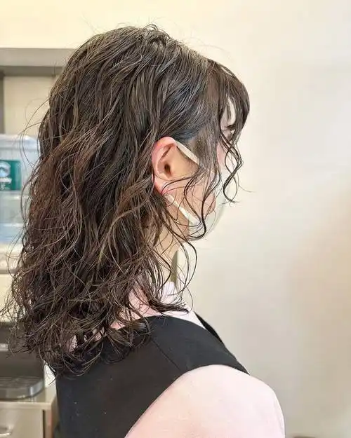 女人头发少,发型就选全头烫,蓬松时尚,尽显洋气风范|烫发|脸型_网易