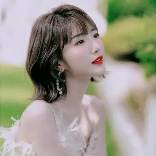 毛晓彤头像08星期三