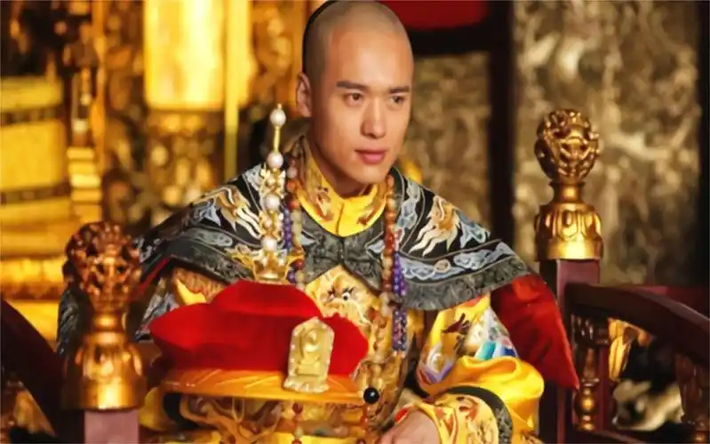 八岁的玄烨身患天花命悬一线,好在一个小女孩,找来牛吃的草