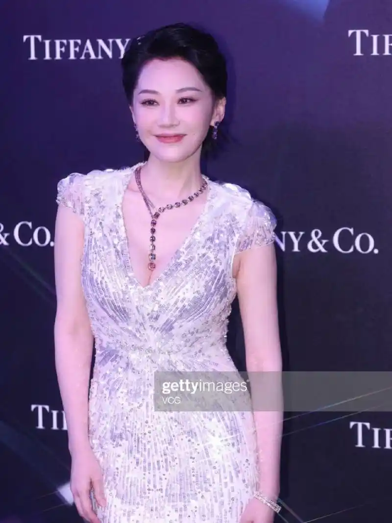 可是许晴好漂亮啊.