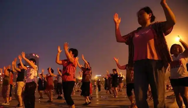 广场舞跳出的夕阳恋算不算真爱济南一老头被坑之后因此丧命