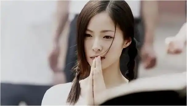 江一燕从小展露舞蹈天赋支教十年被质疑如今为幸福而活