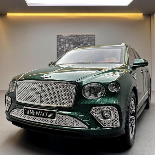 新款 宾利添越 1:24合金汽车模型 车载收藏摆件 多功能城市越野车