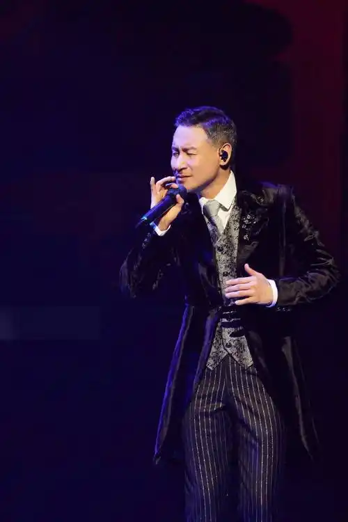 送彩蛋返场再加码,武汉开唱张学友状态不错-腾讯新闻