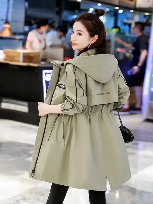军绿色风衣外套女2022年春秋季新款中长款抽绳收腰连帽春季上衣潮