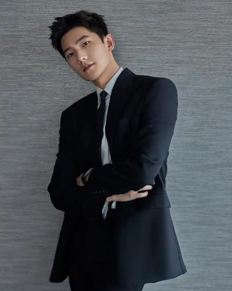 杨洋王楚然恋情#近日,有八卦媒体拍到王楚然连续三天前往杨洋在珊海