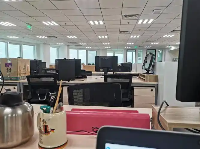 第一天在新办公室上班