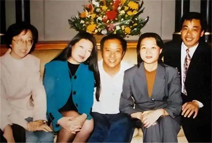 她是牛群前妻,50岁提出离婚,放弃家庭不要孩子,只为活出自我