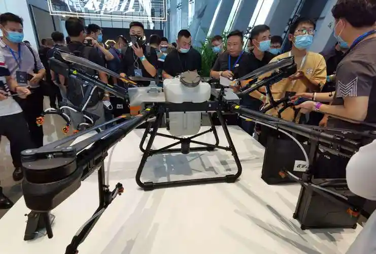 大疆农业发布t30植保无人机载重30升施肥与果树喷洒都轻松