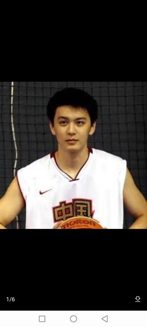 cba第一帅杨鸣的外形是不是放在娱乐圈也不输甚至很难找到稳压他的