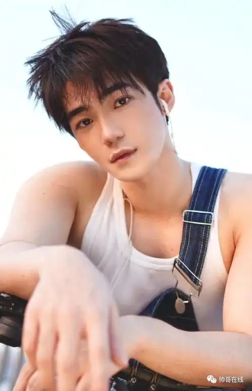 超好看的重庆肌肉小哥,这颜值这身材也太养眼了!