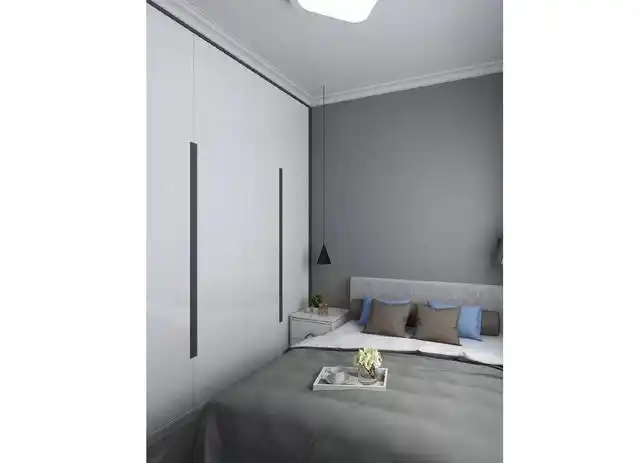 卧室里的白色衣柜配上整体灰色的风格非常的好看衣柜的收纳空间非常的