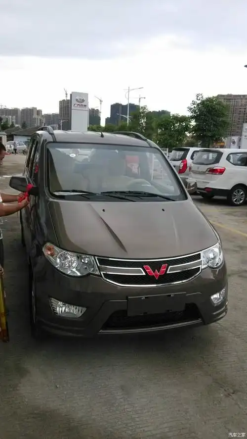 5月8号五菱宏光s标准大漠金色提车作业