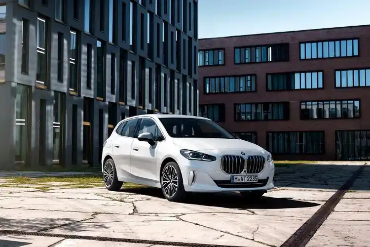 图发布就在前两天,网络上刚刚曝光出全新宝马2系旅行车外观泄露图之后