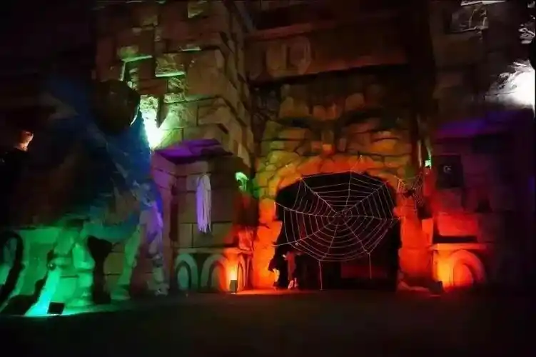 广州长隆万圣节狂欢夜沉浸式畅游10大鬼屋解锁100个隐藏线索