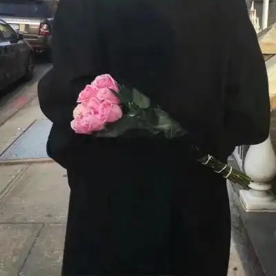 部位男头/手捧着鲜花_男生头像_我要个性网