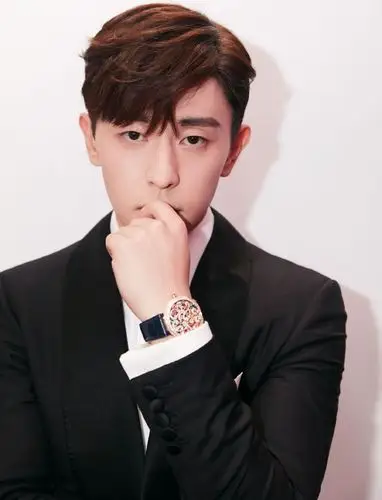 邓伦黑色西服绅士帅气写真图片16