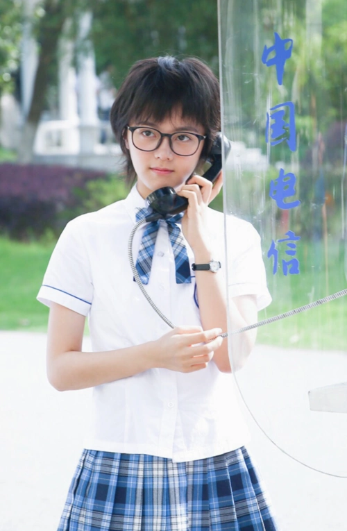 17岁赵今麦校服照被曝光没了十级ps加持差点认不出