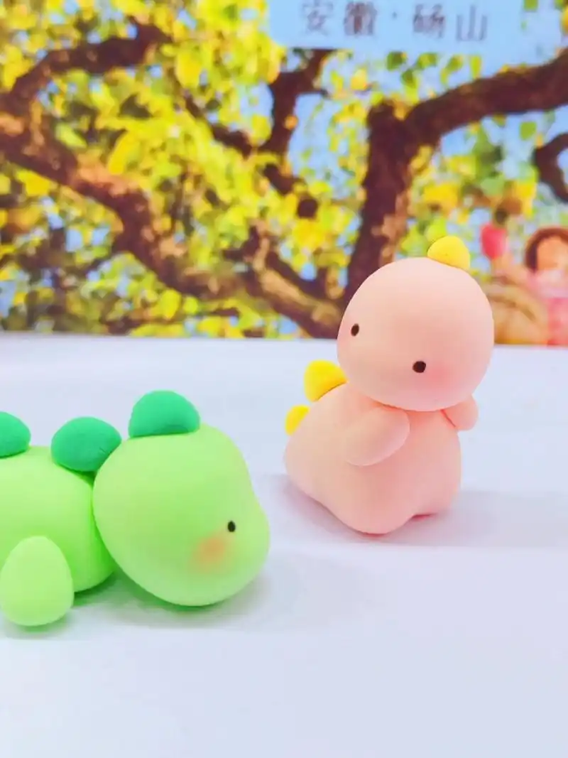 左划教你捏小恐龙(超轻粘土教程) 新年前再捏一个可爱的小恐龙 新年快