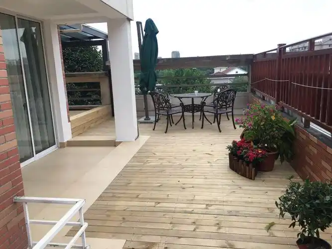 玲珑花园3楼带露台精装出售