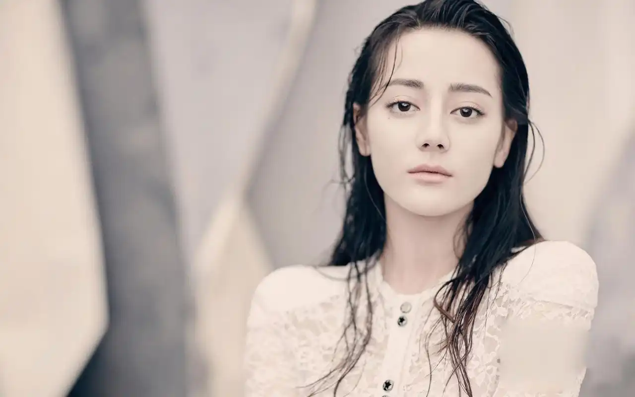 迪丽热巴优雅超美杂志写真图片桌面壁纸高清大图预览1920x1200_大陆