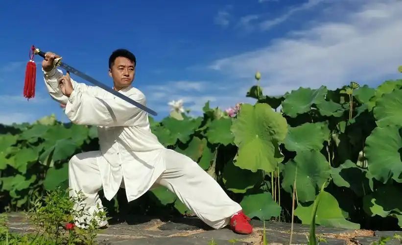 不知大家有没有发现,传统太极拳对腿部力量的要求很高,很多动作都