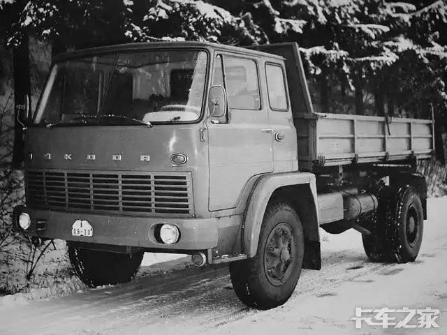 发些利亚兹卡车的图片顺便请教一下利亚兹的发展历史