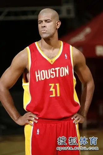 图文:火箭新赛季球衣口号公布 巴蒂尔抿唇