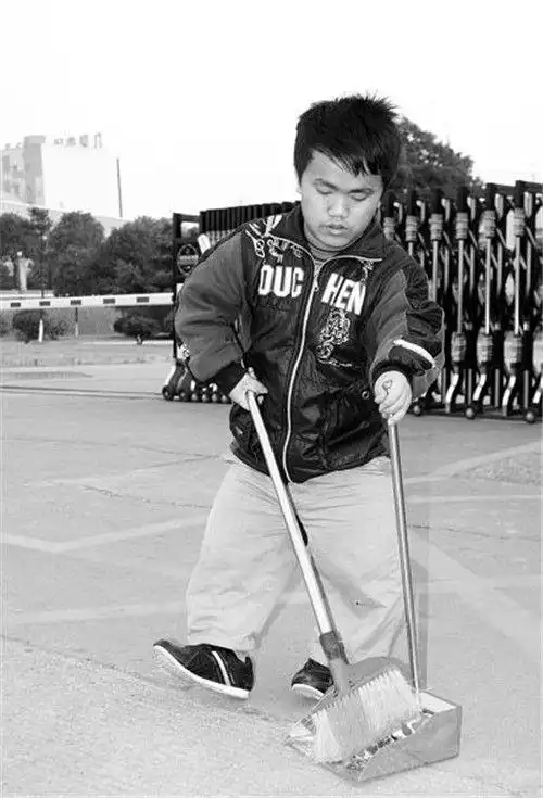 11年前,一对侏儒症夫妻结婚,曾轰动一时,如今却让很多人失望了