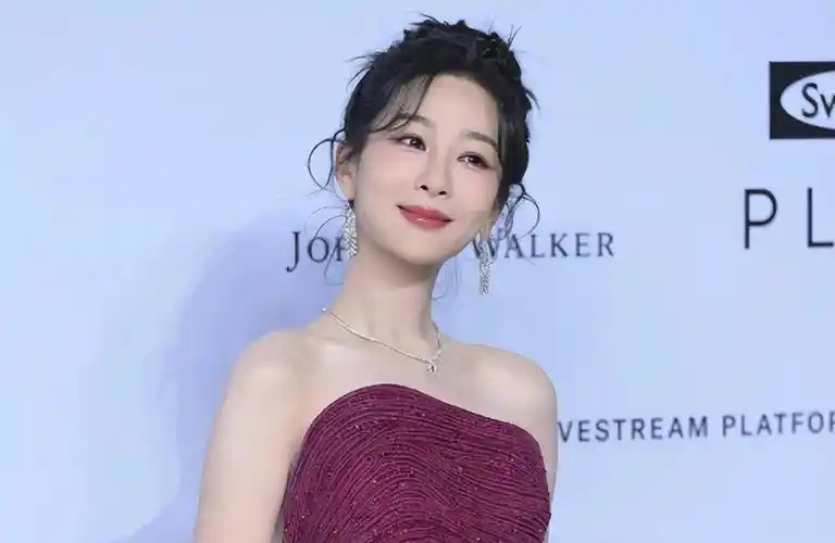 gq盛典:倪妮35岁 杨幂37岁,谁能不尴尬地面对死亡妆造?