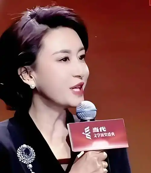 嫁70岁老头,被曝"四个老公",央视主持人的这些谣言比明星还离谱