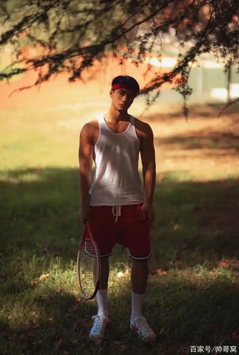 组图:炎炎夏日,荷尔蒙爆棚的白袜帅哥,户外运动挥洒汗水,酷!