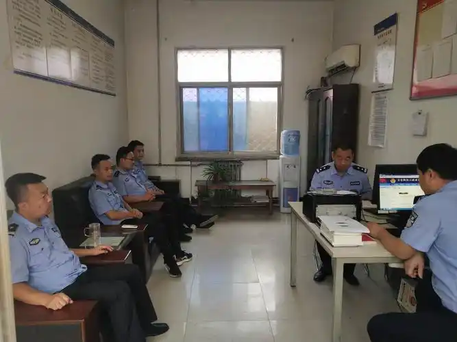 "双节"来临之际晋州市公安局消防办公室张主任到东里庄派出所指导检查