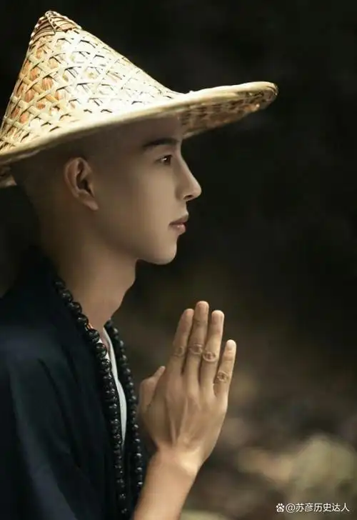 提起出家的和尚和尼姑,很多人都会浮现出每天吃斋念佛,严守清规戒律的