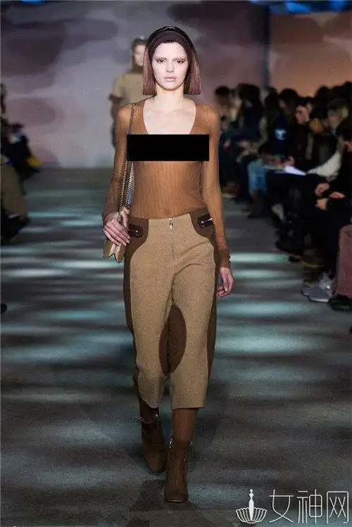 美国全透明抖奶时装秀 嫩模无遮挡裸体秀奶