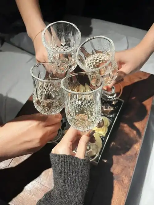 周末值得举杯庆祝03