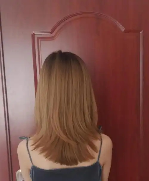 楼主之前是长发,染了几遍后变黄了,想去剪个短发,看了组里的帖子,对