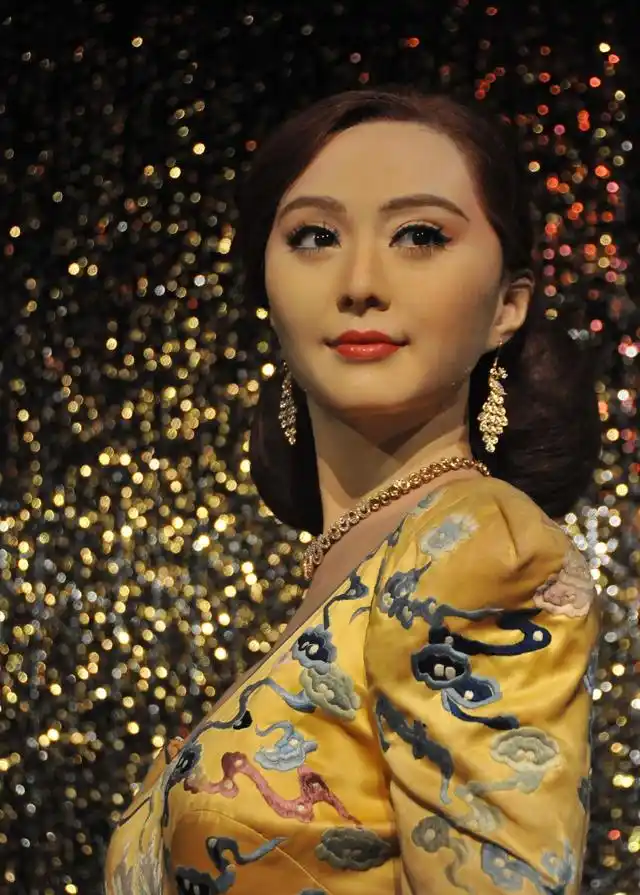 上海杜莎夫人蜡像馆是全球第六座杜莎夫人蜡像馆,位于上海南京路新