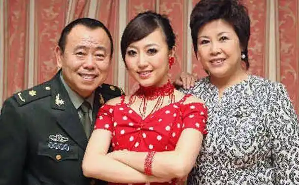 险成"渣男"的潘长江:妻子陪住8年厕所,他却嫌弃妻子差点分手