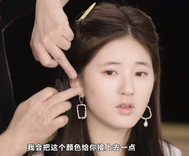 毛戈平给赵露思化妆换了个妆容像换了个人还撞脸江铠同了