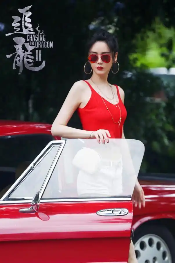 但是《追龙》之后,王晶又玩票了,把《唐伯虎点秋香》中的几个配角聚合