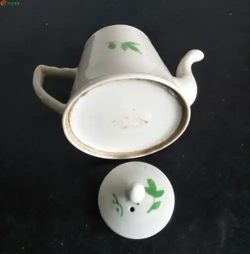 民国粉彩小瓷壶